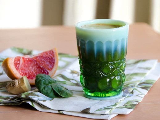 Green grapefruit ginger juice