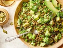 Green lentil spoon salad 
