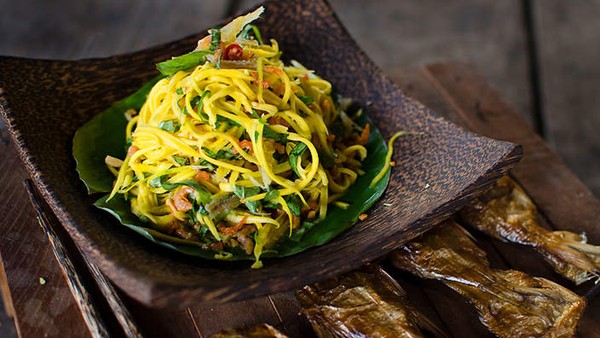 Green mango & dried shrimp salad