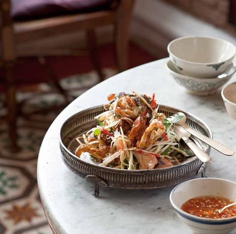 Green mango and pomelo salad with soft shell crab (Goi cua lot xoai song)