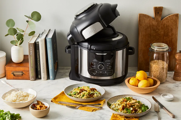 Green masala chicken biryani in a multi-cooker (Hariyali murgh biryani)