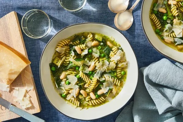 Green minestrone with basil pesto 