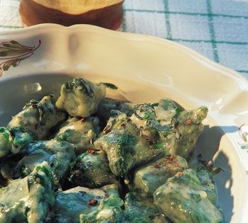 Green nettle gnocchi with cream and fresh herbs (Gnocchi verdi con panna ed erbette)