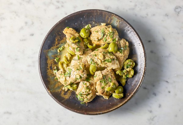 Green olive and garlic braised chicken