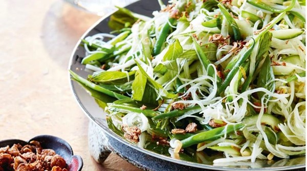 Green papaya and bean salad