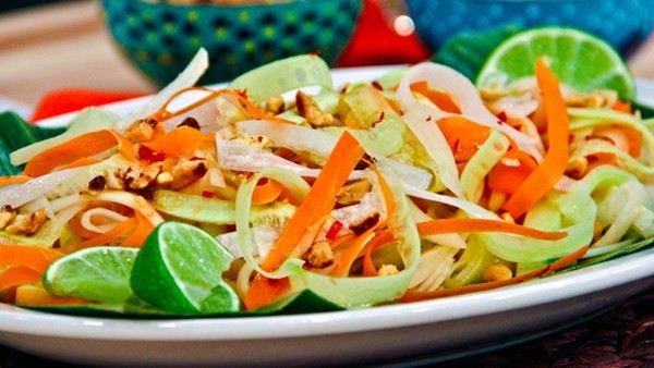 Green papaya salad (Gỏi đu đủ xanh)