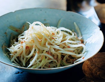 Green-papaya salad (Kerabu bok kwa)