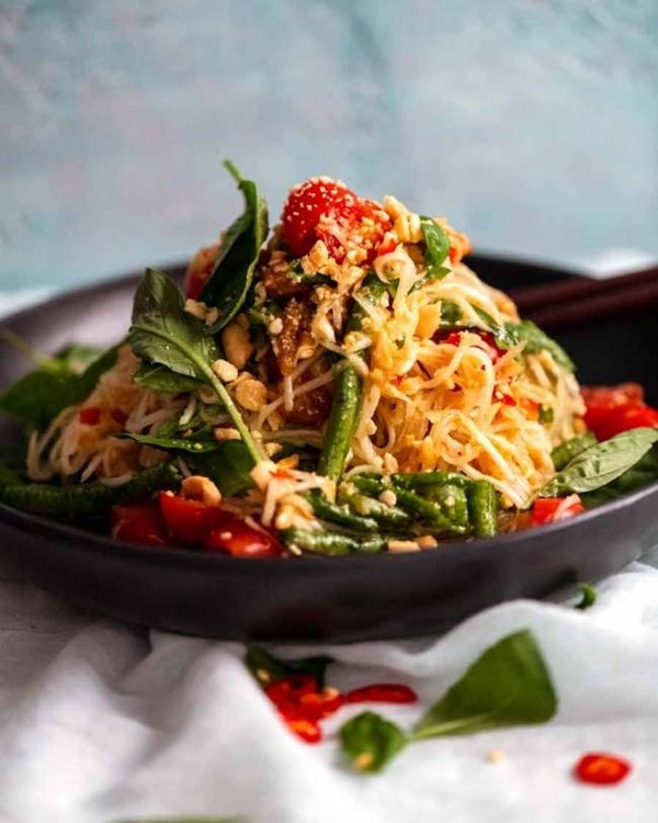 Green papaya salad (Som tum)
