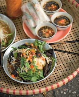 Green papaya salad with dried beef liver (Goi du du gan bò khô)