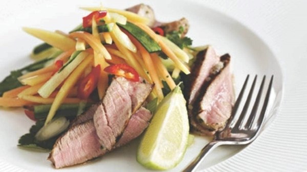 Green papaya salad with pork fillet