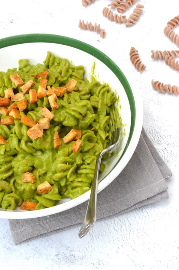 Green pasta sauce