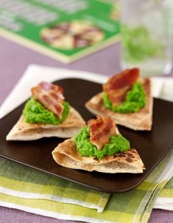 Green pea and mint spread with crispy pancetta