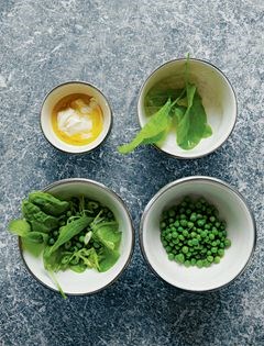 Green pea and sorrel salad
