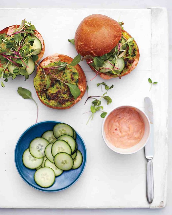 Green-pea burgers with harissa mayo