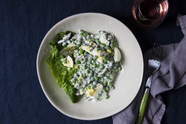 Green pea salad with roasted chiles and red onion