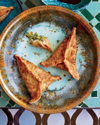 Green pea samosas (Hare mutter ki samosa)