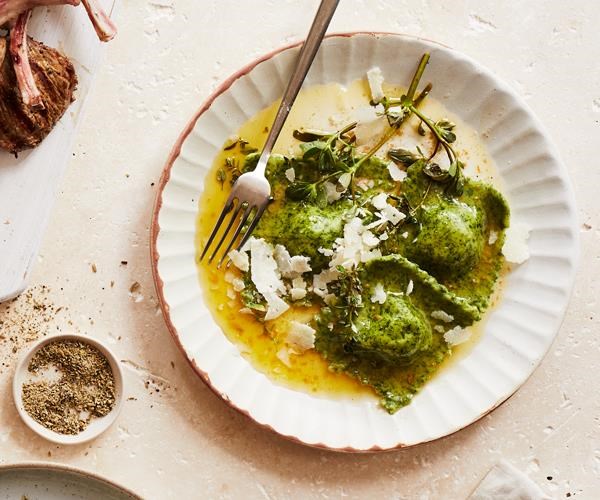 Green ravioli with pecorino and butter sauce