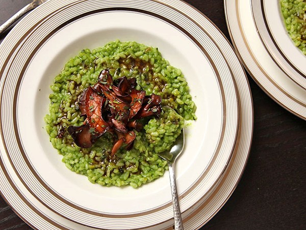 Green risotto with mushrooms