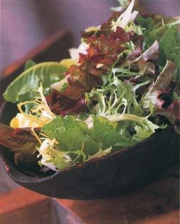 Green salad with bacon (Salade aux lardons)