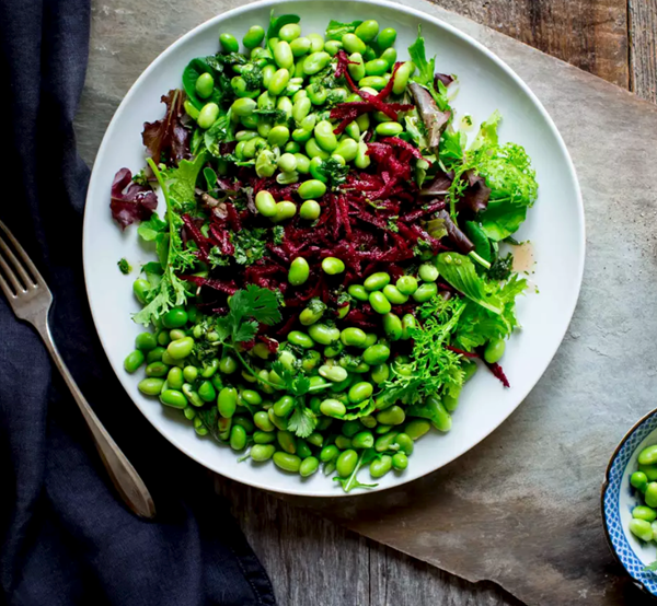 Green salad with edamame & beets
