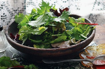 Green salad with gazpacho dressing