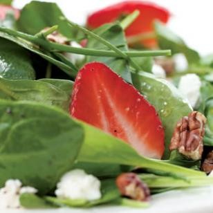 Green salad with strawberries & goat cheese
