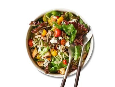 Green salad with warm tomato dressing