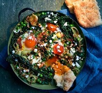 Green shakshuka with harissa & crispy shallots