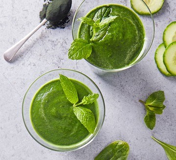 Green spirulina smoothie