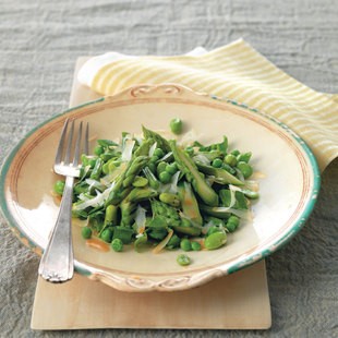 Green spring salad with scamorza and spicy olive oil (Primizie verdi con scamorza e olio piccante)