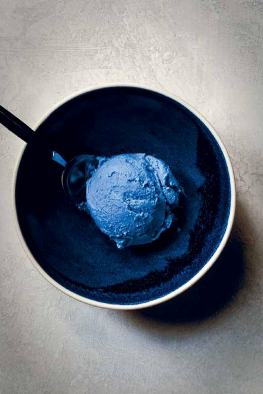 Green tea and blue algae ice cream