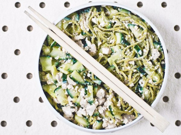Green tea buckwheat noodles with cucumber and tofu (Cha soba, concombre et tofu)