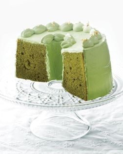 Green tea chiffon cake