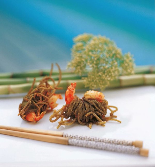Green tea noodle shrimp tempura