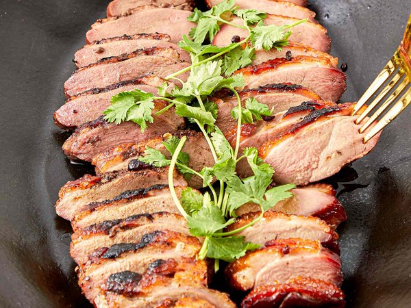 Green tea-smoked duck (dry brine)
