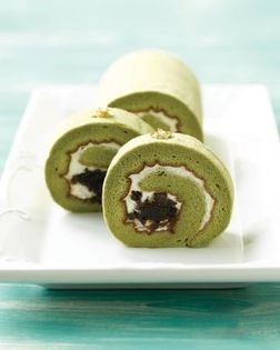 Green tea soufflé Swiss roll