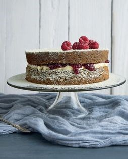 Green tea Victoria sponge with lemon butter icing