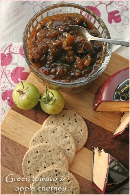 Green tomato and apple chutney 