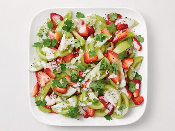 Green tomato and strawberry salad 
