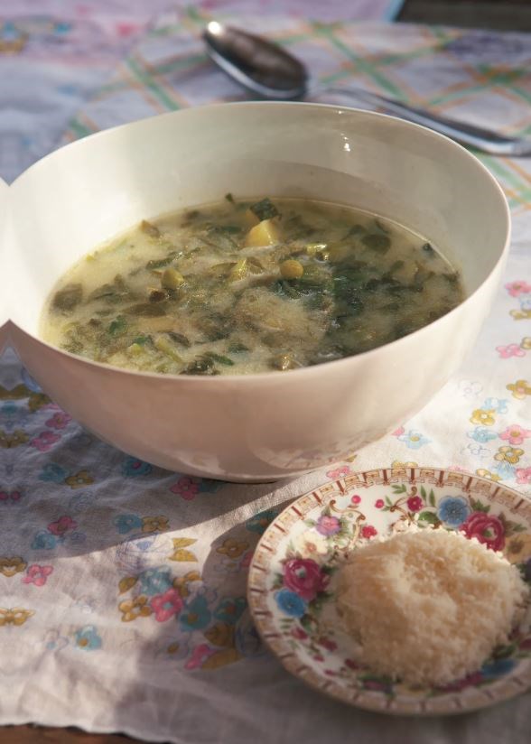 Green vegetable soup with egg and lemon