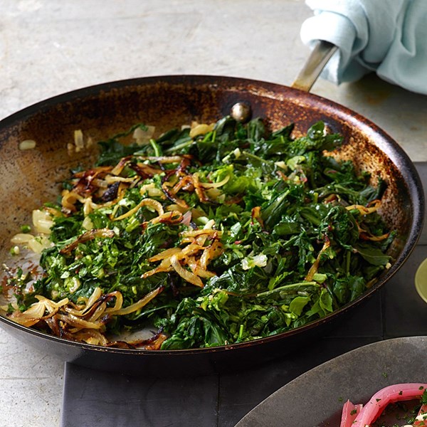 Greens with crispy onions (Hendbeh b'zeit)