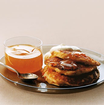 Griddle cakes with marmalade and clotted cream