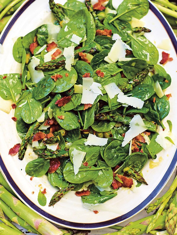 Griddled asparagus, spinach & bacon salad