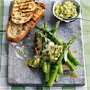 Griddled asparagus with sauce gribiche on toast