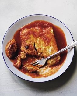 Griddled, crispy cheese in rustic Oaxacan sauce (Salsa de queso)
