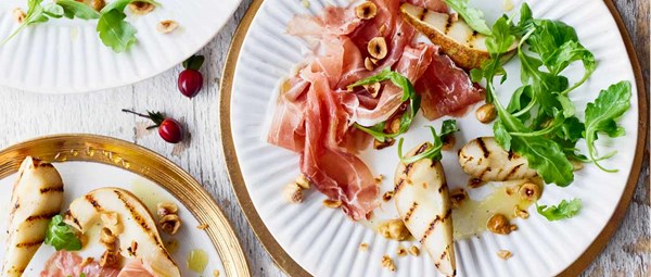 Griddled pear, rocket and prosciutto salad