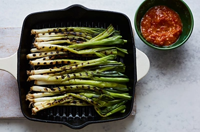Griddled salad onions with garlicky tomato sauce
