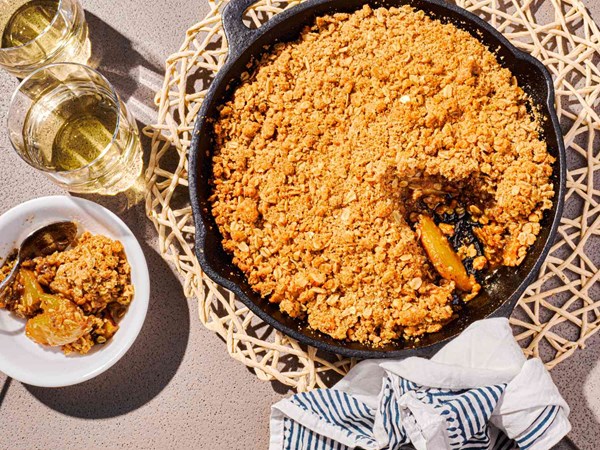 Grill-baked skillet apple crisp