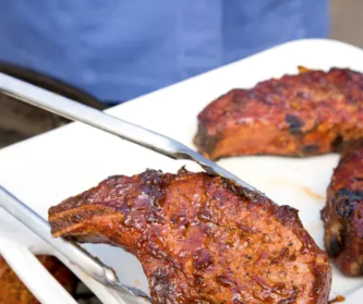 Grill-smoked pork chops