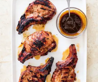 Grill-smoked pork chops